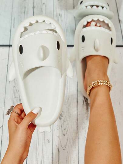 KLAPKI REKINKI GRUBE NA BASEN KAPCIE SHARK ANTYPOŚLIZGOWE MĘSKIE
TRALALERO TRALALA