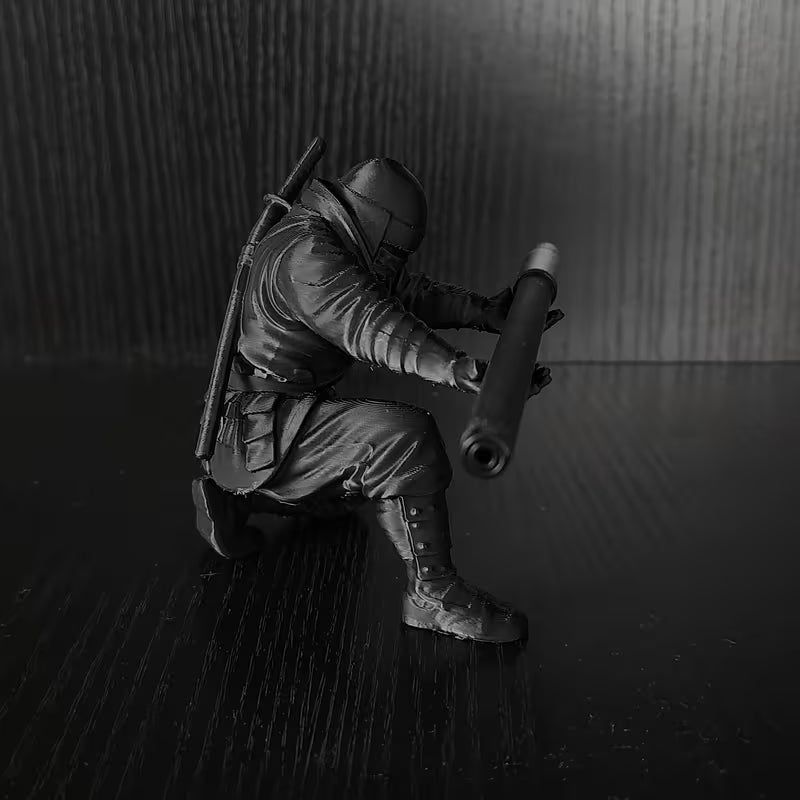 Zabawna Figurka Ninja – Organizer na Długopis | Idealny Prezent