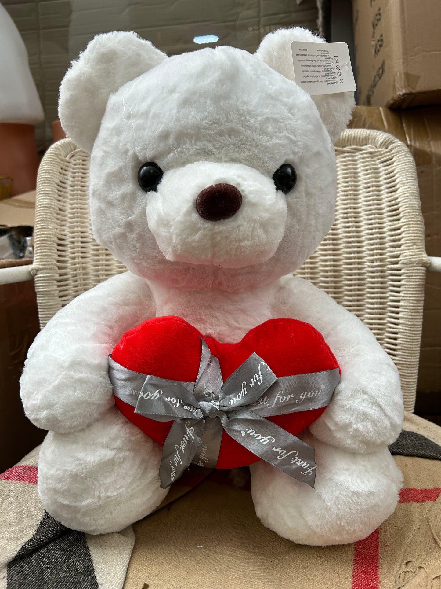 MIŚ Z SERDUSZKIEM PLUSZOWY PLUSZAK MASKOTKA SERCEM 40cm