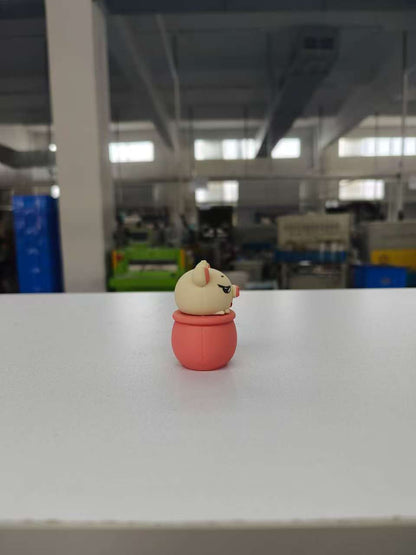 Brelok swinka w kubku