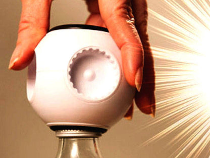 Uniwersalny otwieracz do butelek słoików korkociąg