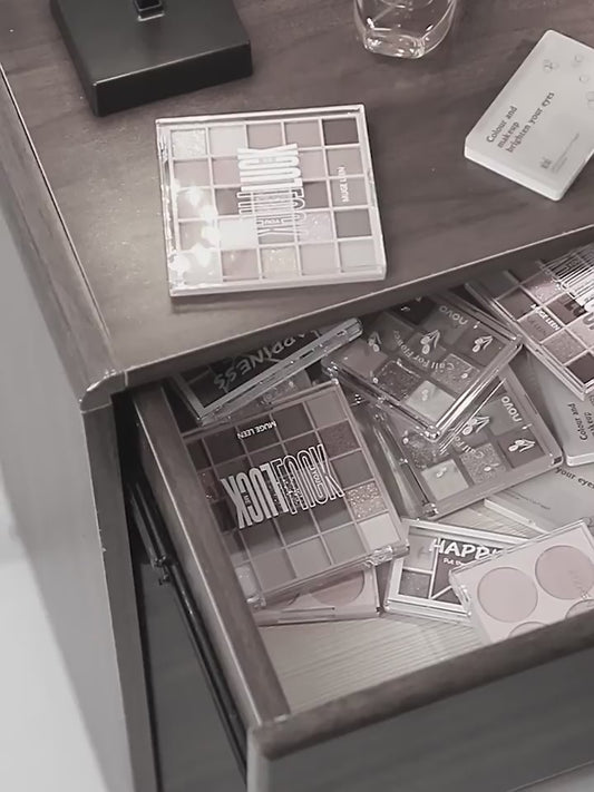 Stojak na palety do cieni i pudry – organizer na biurko